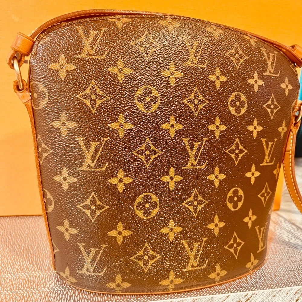 Louis Vuitton Brown Monogram Shoulder Bag - Picture 16 of 16